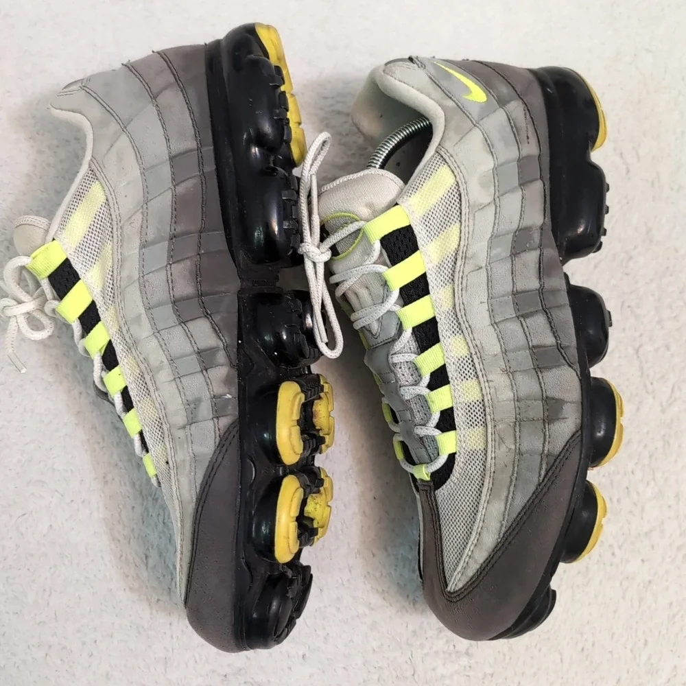 Nike Air Vapormax 95‎ Neon Black Volt Medium Ash AJ7292-001 Men's Size 12.5 US